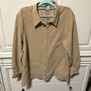 New Kelly Scott ladies 1X button up tan jacket, cut out look at hem